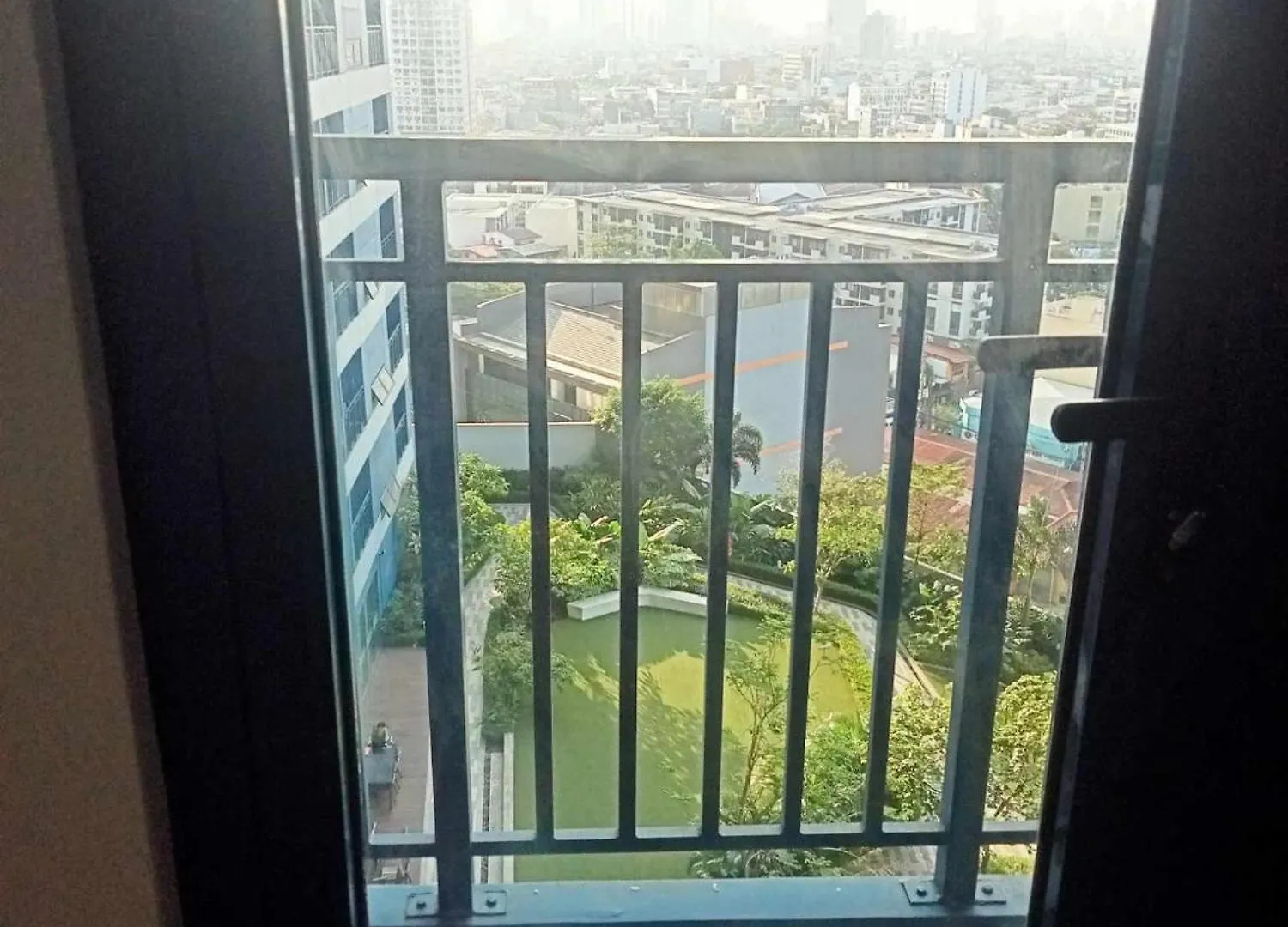Apartment A View Of The City Life In Makati Manila