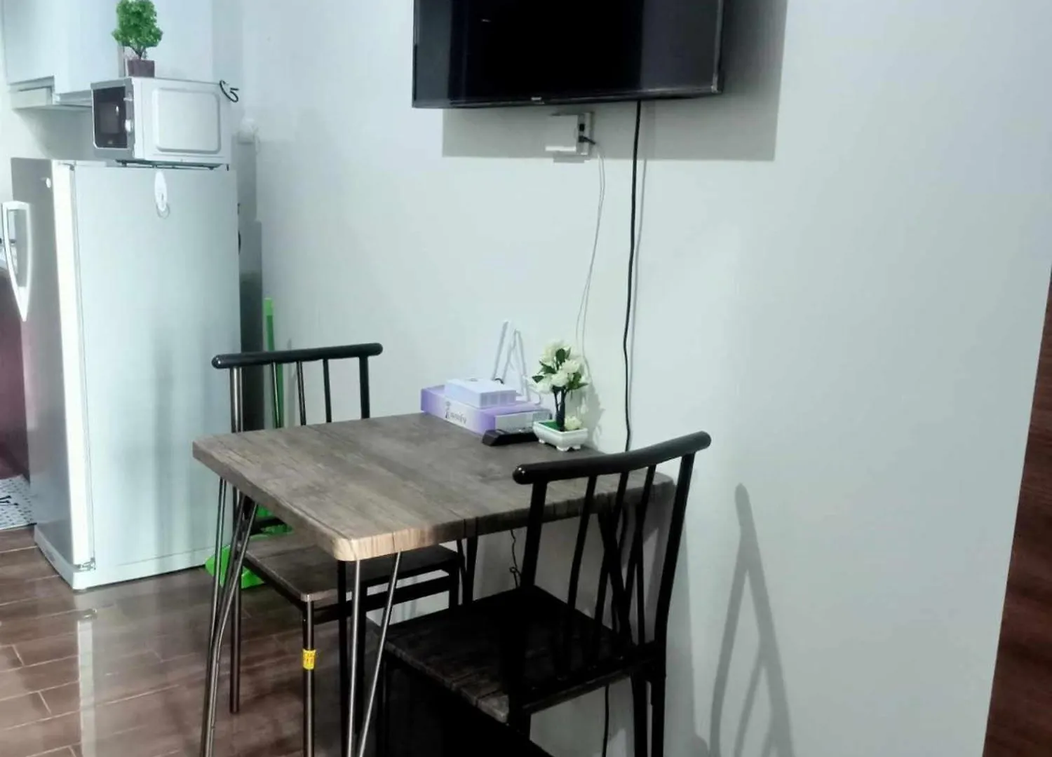 A View Of The City Life In Makati Manila Apartment